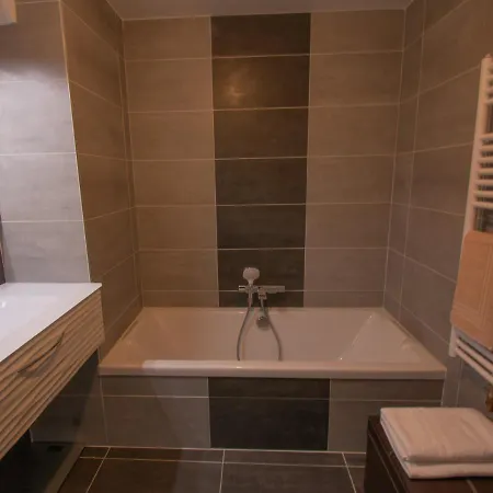 90m2-roof Privé 100m2-parking Privé-clim Mobile * Nantes