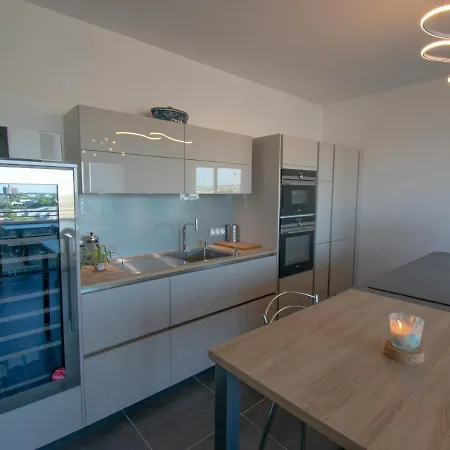 Appartement 90M2-Roof Top Prive 100M2-Parking Prive-Clim Mobile *