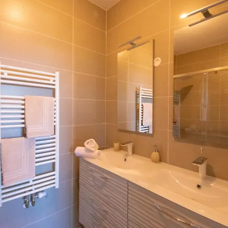 Appartement 90M2-Roof Top Prive 100M2-Parking Prive-Clim Mobile Apartmán