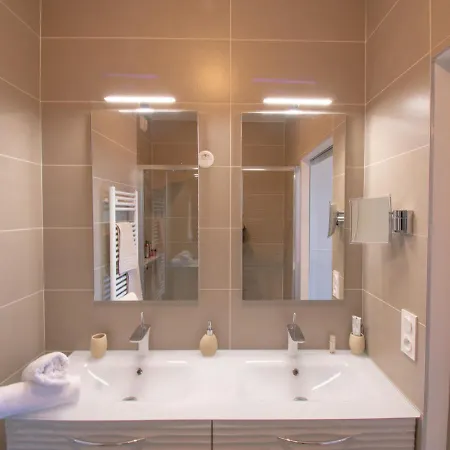 90m2-roof Prive 100m2-parking Prive-clim Mobile Apartment Nantes